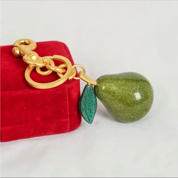 🍐Gold and Green Pear Keychain🍐 - Picture 2 of 4